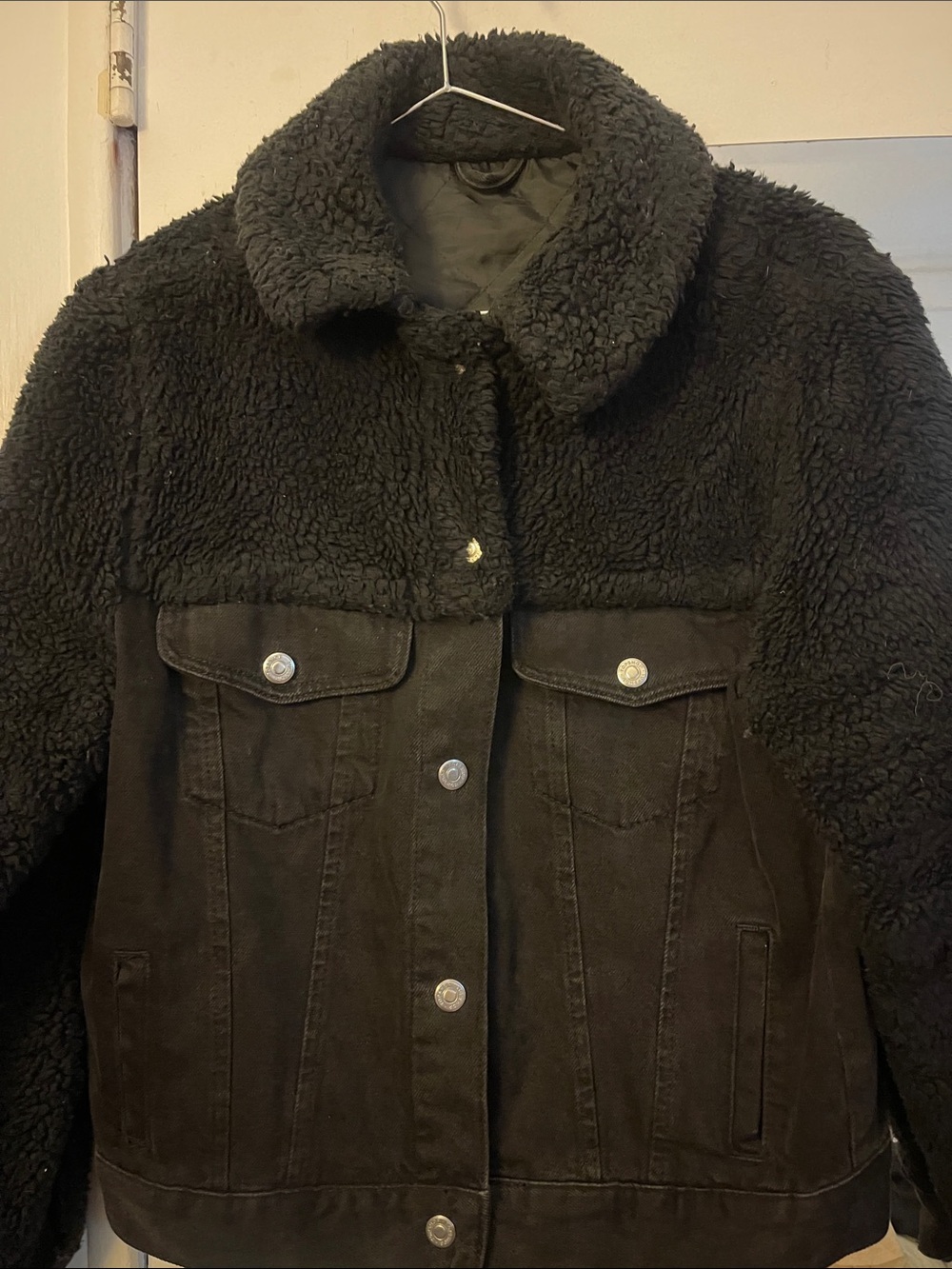 TOPSHOP:  WOMANS BLACK  DENIM JACKET WITH SHERPA